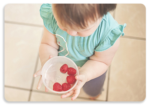 Picture of a kid with a healthy snack