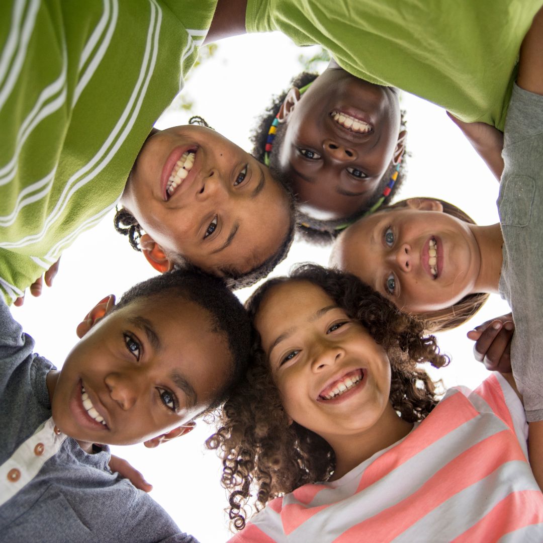 children putting their heads together