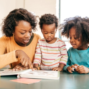 img of kids reading