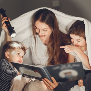 img of kids reading