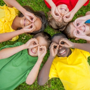 kids using their hands as binoculars