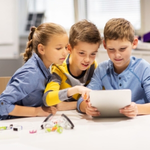 kids using tablet